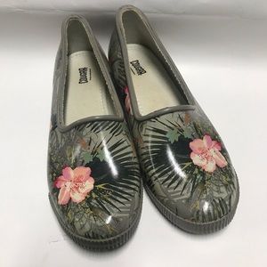 Cougar shoes plastic size 9